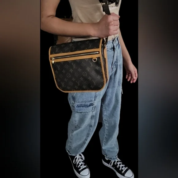 Louis Vuitton Reporter PM Monogram Crossbody Messenger Bag - Picture 4 of 17